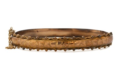 Lot 526 - VICTORIAN GOLD BANGLE