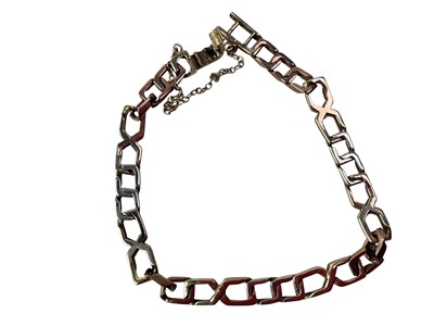 Lot 633 - GOLD BRACELET