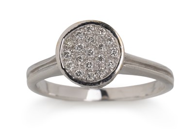 Lot 612 - DIAMOND DRESS RING