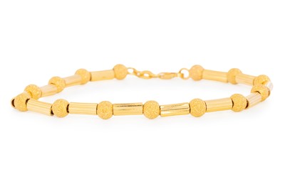 Lot 619 - GOLD BRACELET