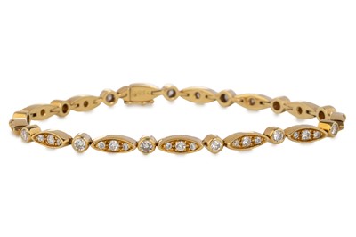 Lot 628 - DIAMOND BRACELET
