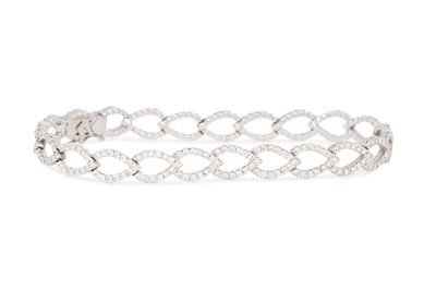 Lot 631 - DIAMOND BRACELET