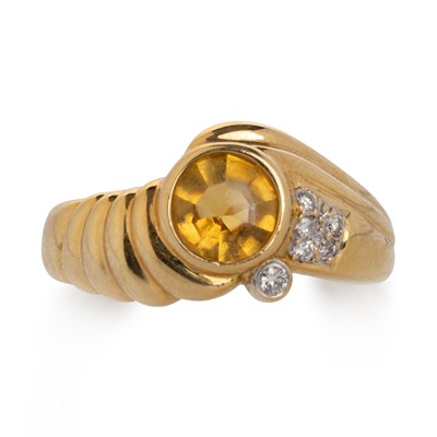Lot 633 - CITRINE AND DIAMOND RING