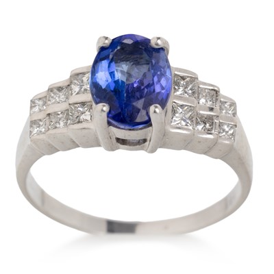 Lot 638 - TANZANITE AND DIAMOND RING