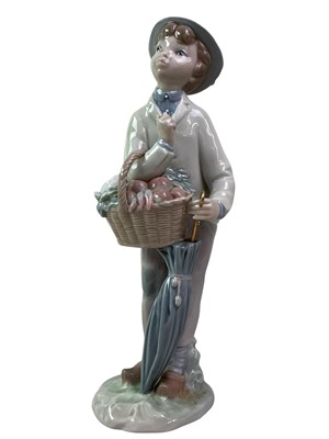 Lot 711 - LLADRO FIGURE OF A BOY WITH UMBRELLA