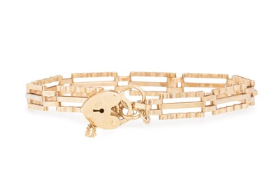 Lot 646 - GOLD GATE BRACELET