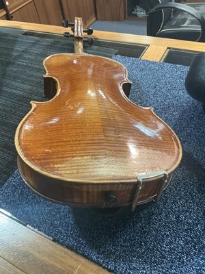 Lot 1053 - VIOLA
