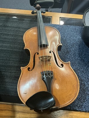 Lot 1053 - VIOLA