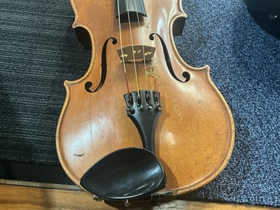 Lot 1053 - VIOLA