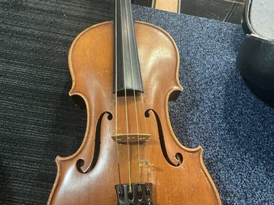 Lot 1053 - VIOLA
