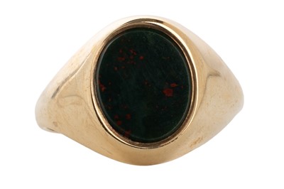 Lot 648 - BLOODSTONE AGATE SIGNET RING
