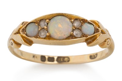 Lot 649 - OPAL BOAT RING