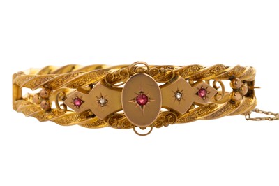 Lot 673 - EDWARDIAN DOUBLE ROW TWIST BANGLE