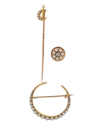 Lot 678 - VICTORIAN CRESCENT MOON BROOCH