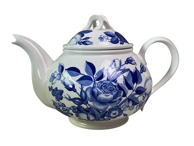 Lot 811 - COLLECTION OF BLUE AND WHITE CERAMICS