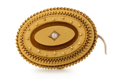 Lot 719 - VICTORIAN MOURNING BROOCH