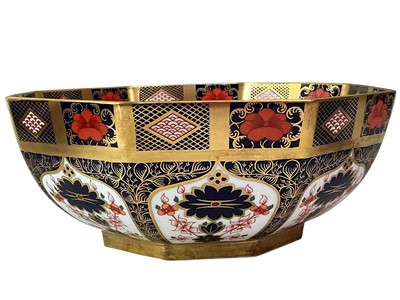 Lot 1599 - ROYAL CROWN DERBY BOWL