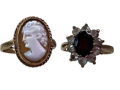 Lot 39 - CAMEO DRESS RING
