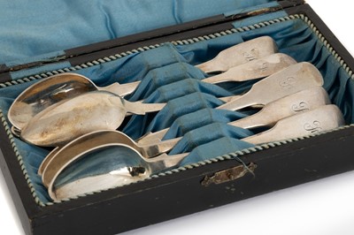 Lot 85 - SET OF SIX GEORGE IV SILVER TEASPOONS