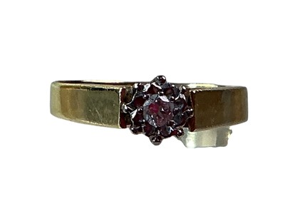 Lot 5 - DIAMOND RING