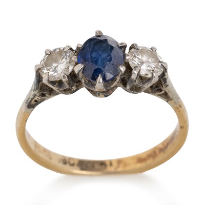 Lot 658 - DIAMOND AND SAPPHIRE TRILOGY RING