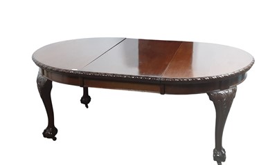 Lot 69 - VICTORIAN MAHOGANY EXTENDING DINING TABLE