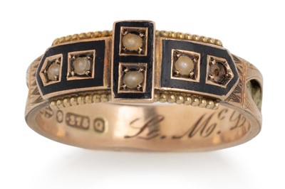 Lot 679 - VICTORIAN ENAMEL AND SEED PEARL MOURNING RING