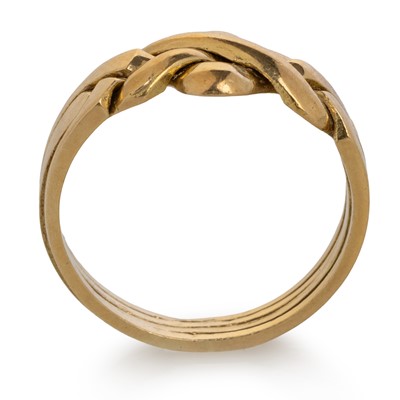 Lot 693 - GOLD PUZZLE RING