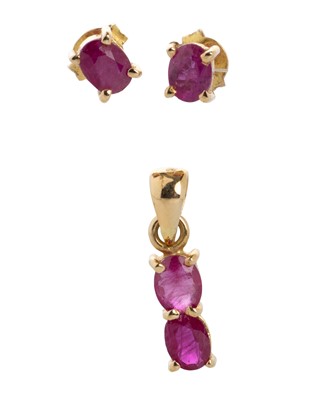 Lot 700 - PAIR OF RUBY EARRINGS AND A PENDANT