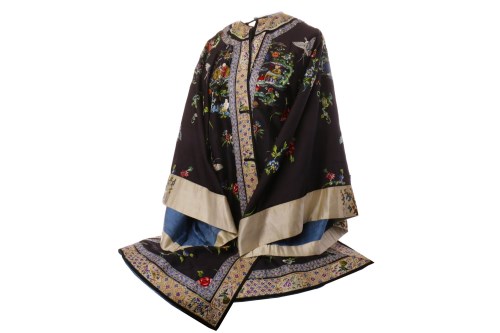 Lot 532 - 20TH CENTURY CHINESE EMBROIDERED SILK ROBE...