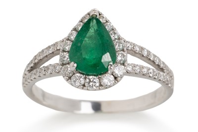Lot 713 - EMERALD AND DIAMOND RING