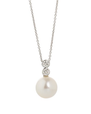Lot 524 - PEARL AND DIAMOND NECKLACE