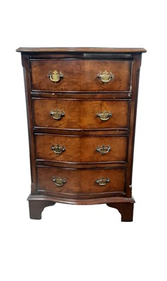 Lot 100 - REPRODUCTION MAHOGANY CHEST OF FOUR DRAWERS