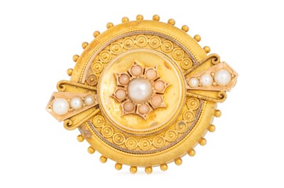 Lot 734 - VICTORIAN SEED PEARL MOURNING BROOCH