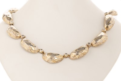 Lot 746 - ELAINE COYNE, CONTEMPORARY SILVER NECKLACE