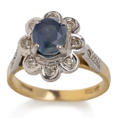 Lot 750 - HAWAIIAN SAPPHIRE AND DIAMOND CLUSTER RING