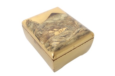 Lot 933 - HIRAMAKIE LACQUER BOX