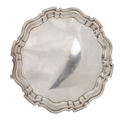 Lot 129 - GEORGE V SILVER SALVER