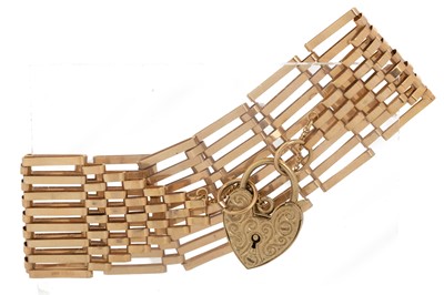 Lot 739 - GOLD GATE BRACELET