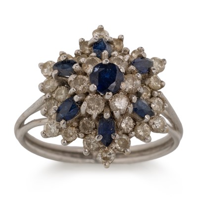 Lot 741 - SAPPHIRE AND DIAMOND RING