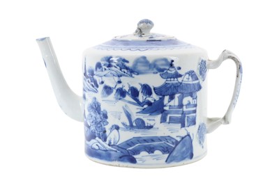 Lot 934 - CHINESE BLUE AND WHITE PORCELAIN TEAPOT
