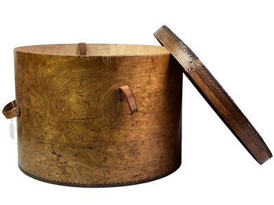 Lot 1685 - VICTORIAN MAHOGANY TOP HAT CASE