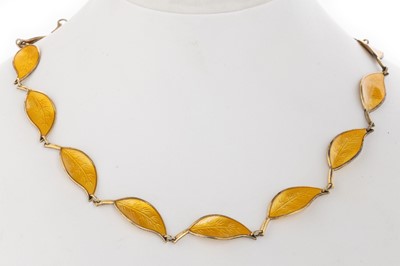 Lot 757 - DAVID ANDERSEN ENAMELLED NECKLACE, BROOCH AND EARRING