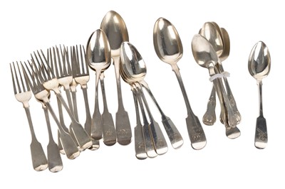 Lot 134 - GEORGE IV AND LATER COMPOSITE PART SUITE OF SILVER FLATWARE