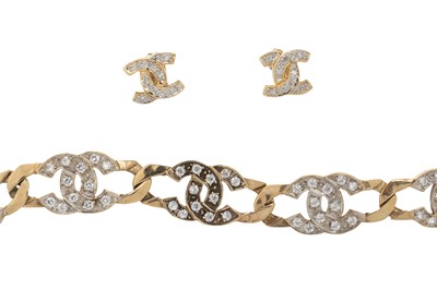 Lot 764 - GOLD BRACELET AND EARRINGS