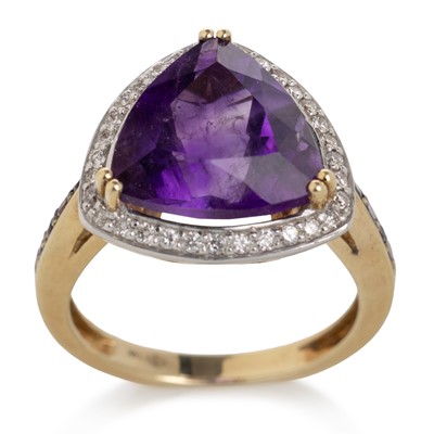 Lot 763 - AMETHYST AND DIAMOND CHIP DRESS RING