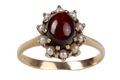Lot 767 - GARNET AND PEARL CLUSTER RING