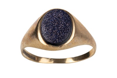 Lot 773 - PURPLE SUNSTONE SIGNET RING