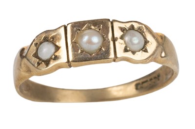 Lot 774 - VICTORIAN STYLE PEARL RING