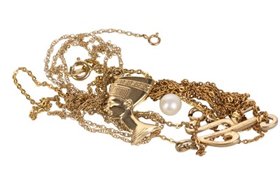 Lot 780 - PEARL PENDANT ON CHAIN